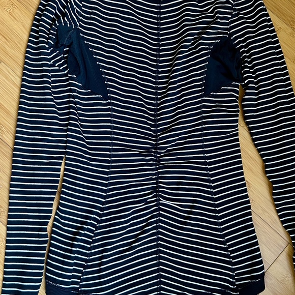 Lululemon Base Runner Long Sleeve T-Shirt Activewear Striped Black White XS 2-4 - Picture 5 of 6